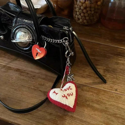 Halskette mit rotem Herzanhänger