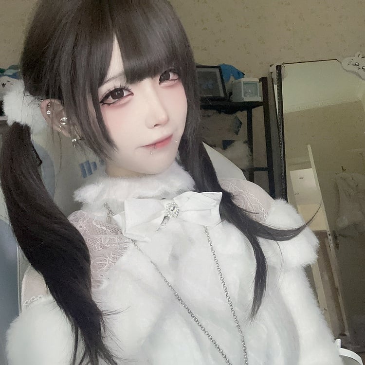 Rhinestone Contrast Bowknot Decorated Heart White Lace Kei Jirai