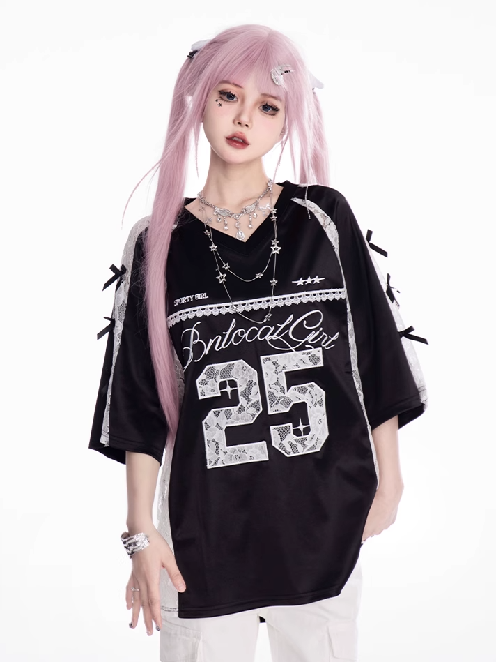 Patches Kontrast Spitze T-Shirt Applikation V-Ausschnitt Satin Schwarz/Silber Nummer