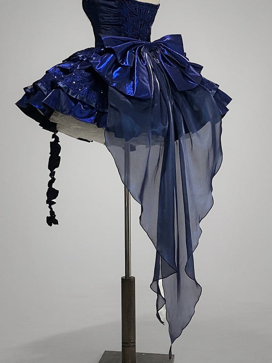 Dunkelblaue Schleppe mit großer Schleife