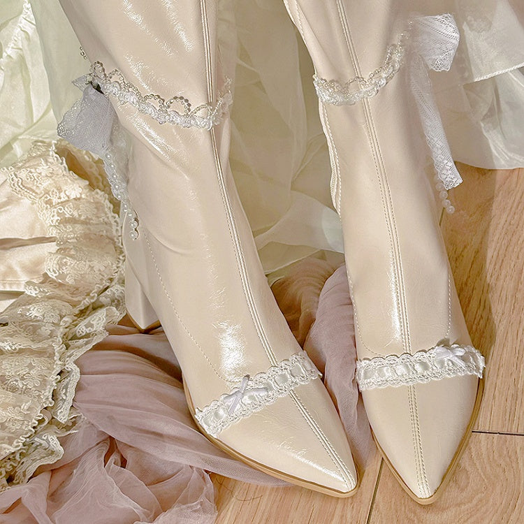 ベージュのポインテッドトゥ、レースとビーズのチェーンブロックヒール、ニーハイブーツ