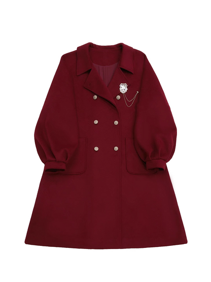 Roter, langer Wollmantel mit Reverskragen und zweireihigem Kragen