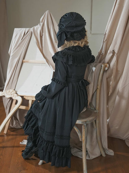 Lolita-Kleid, Kuro-Saum, Gothic, mehrlagige Ärmel, langer Rüschenhals, ganz in Schwarz