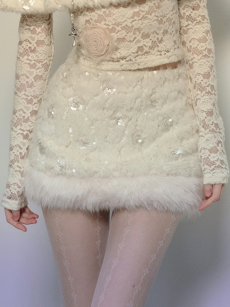 Aprikosenfarbener Plüsch-Minirock mit Paillettendetail