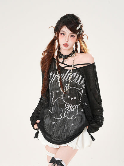 ブラック/ホワイト カバーアップ アシンメトリーネックライン キティプリント セミシアー