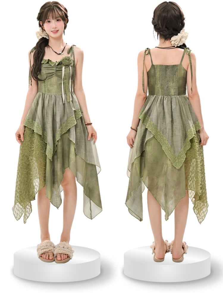 Mori Kei Camisole mit selbstbindenden Trägern und grünem Taschentuchsaum an den Kleiderschultern