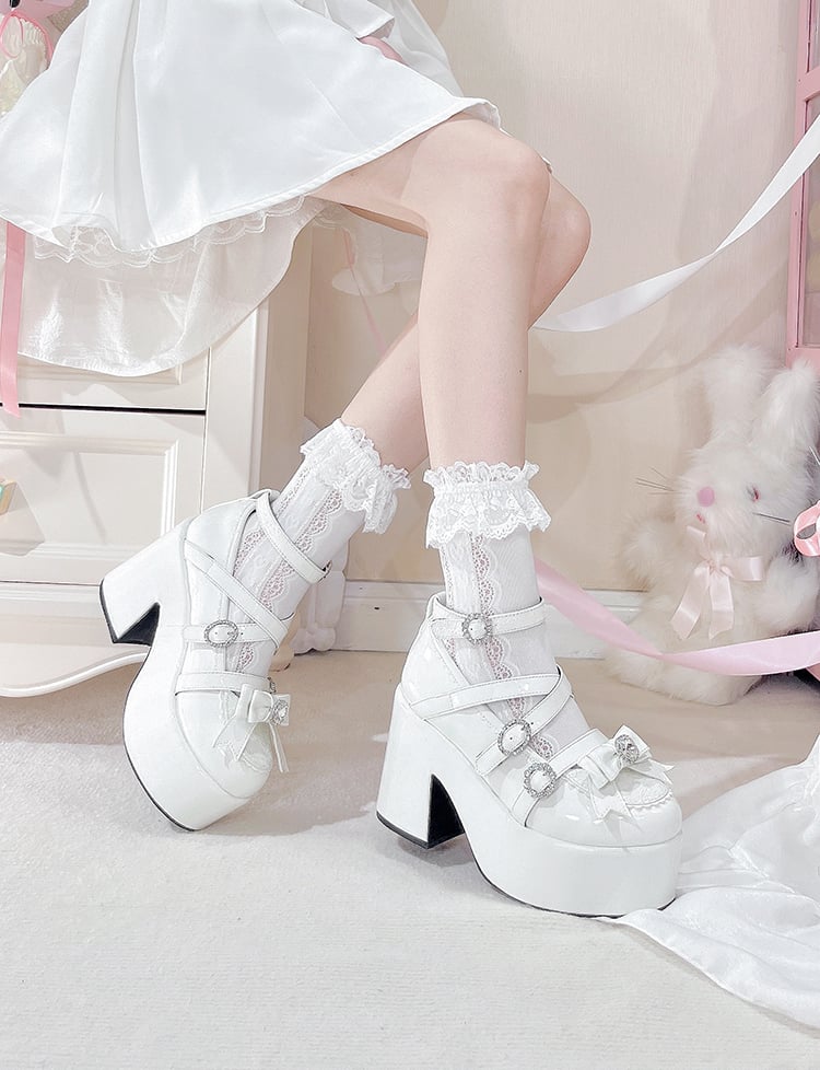 Polierte weiße Jirai Kei Plateau-High-Block-Pumps mit Schleife und Strass