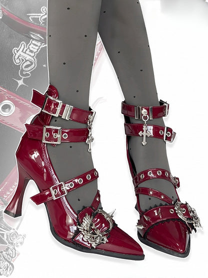 - Rote High Heels mit Nieten, spitzer Zehenpartie, Schnalle, Gothic-Herz, Weinkegel