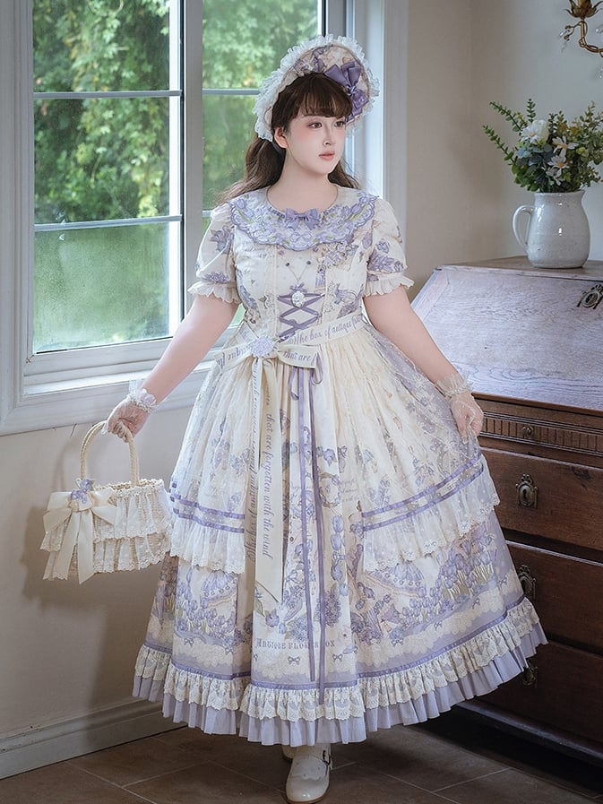 Verfügbares Kleid in Übergrößen, bedruckt, kurze Lolita-Ärmel und klassische lila Blumenstickerei