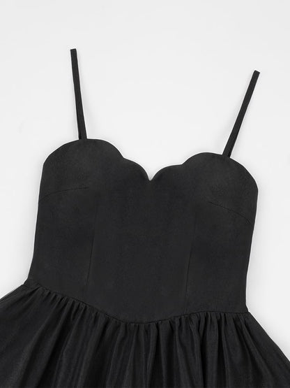 黒の細いショルダーストラップ、スカラップエッジネックラインのクラシックロリータドレス