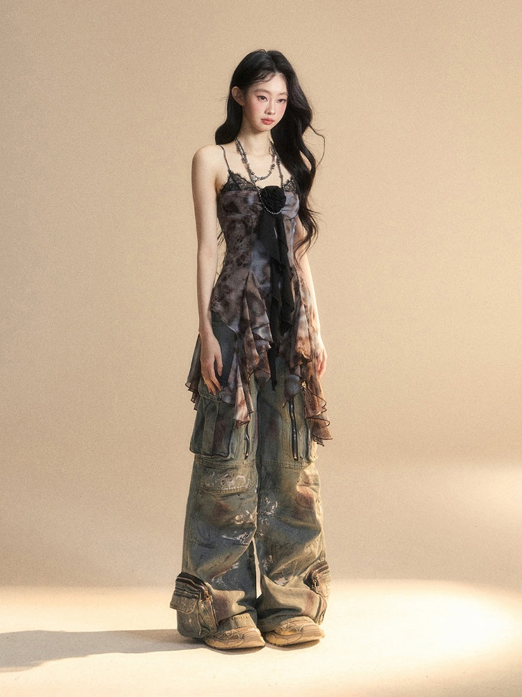 Schwarzes, asymmetrisches Camisole-Top mit Volantsaum und Blumenverzierung