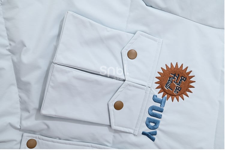 アップリケブルーの厚手フード付きジャケット