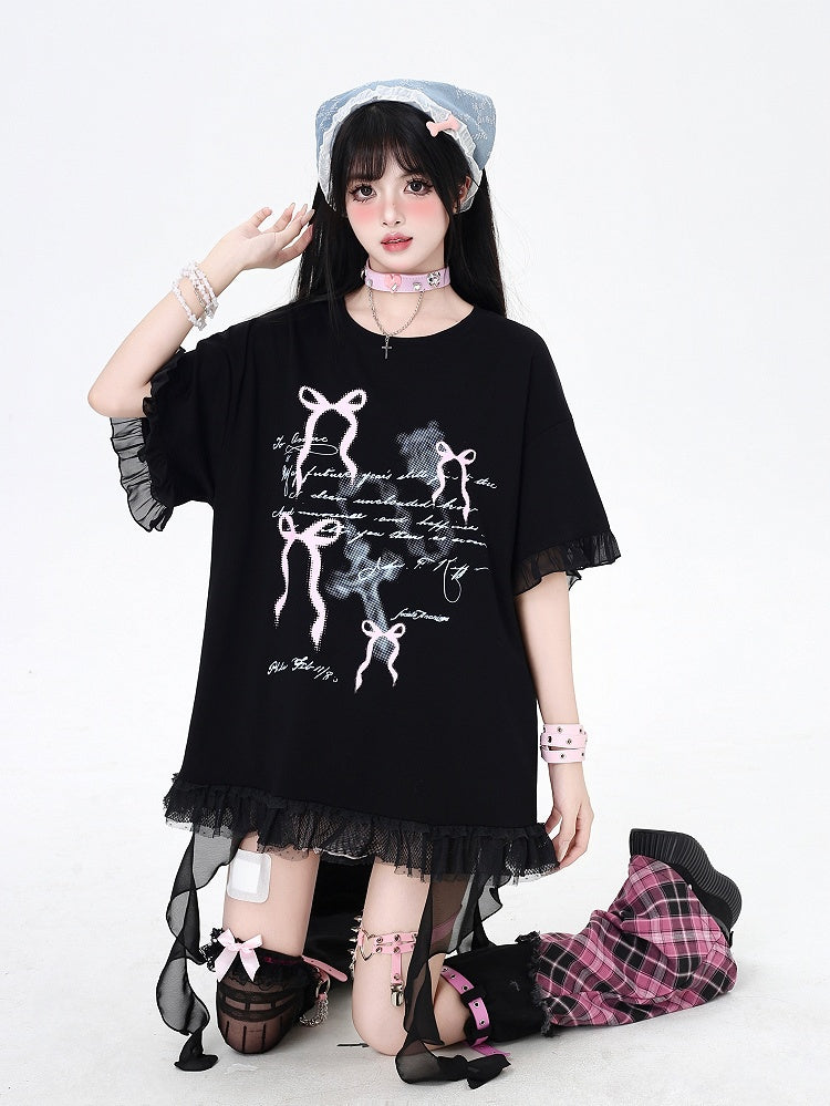 Tシャツ ホワイト/ブラック カスケードフリルアクセント 蝶結びプリント ルーズ