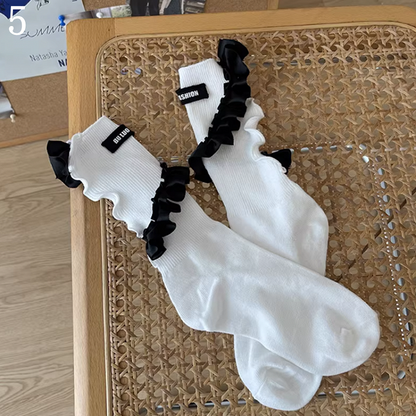 Schwarz/Weiße Socken mit Besatz/Schwarze Y2K-Beinrüschenschlaufe