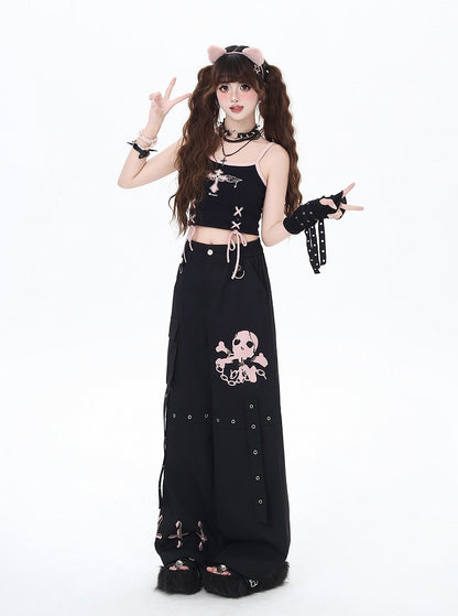 Cargohose mit weitem Bein und Skeletttaschen und Kreuzdruck in Schwarz/Grau/Pink