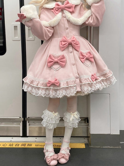 ライトピンクのリボンがアクセントのケープロリータコート（レーストリム付き）