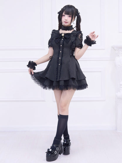 Komplettes Kei, schwarze Schnürung, passende Jirai-Schulter und Set: Cutout-Rock mit Kleid, gestreifter Stil, seitlich verstellbar