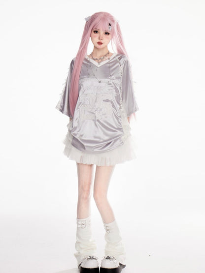 Patches Kontrast Spitze T-Shirt Applikation V-Ausschnitt Satin Schwarz/Silber Nummer