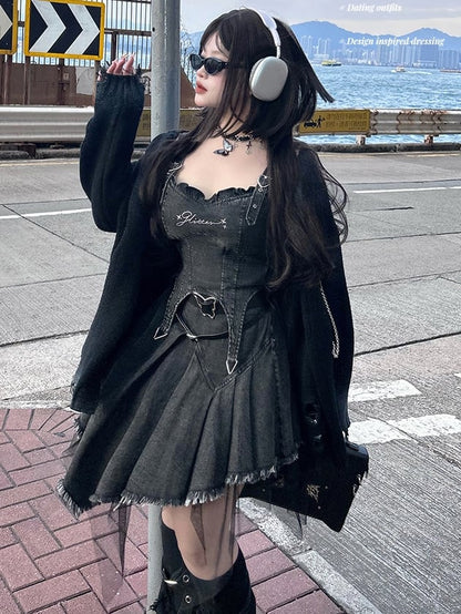 Dunkelgraues Camisole-Top aus Denim mit Schnallenträgern in Übergröße