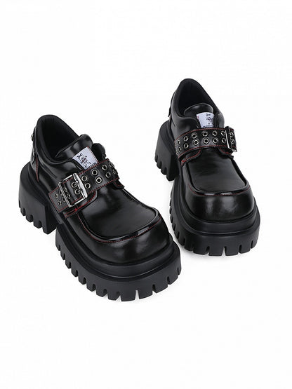 Schnalle, kräftige Absätze, Rock-Punk mit Akzenten, klobige Sohle – Plateau