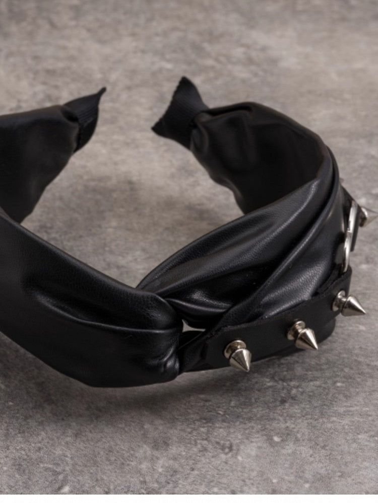 Heart Gothic Criss-cross KC Decorated Black Studs Design