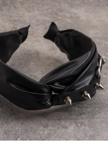 Heart Gothic Criss-cross KC Decorated Black Studs Design