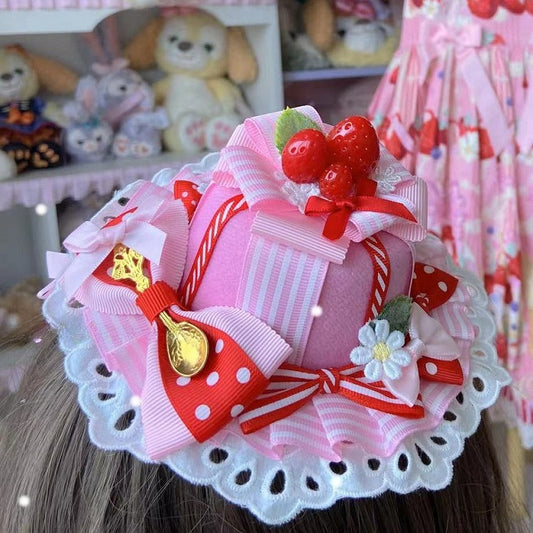 蝶結びのレースデザイントリムミニピンクの花柄ストロベリーハット装飾ディテール