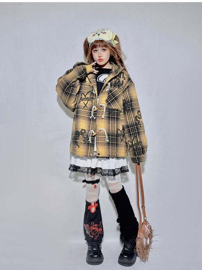 Gelb-brauner Dufflecoat mit Kapuze und Schleife im Karomuster