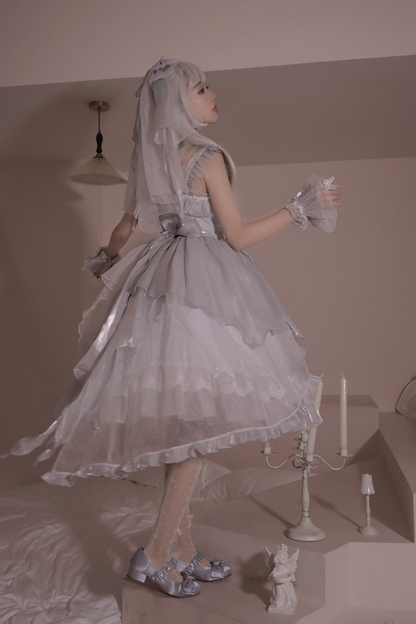 Kleid mit fliegenden großen Lolita-Ärmeln