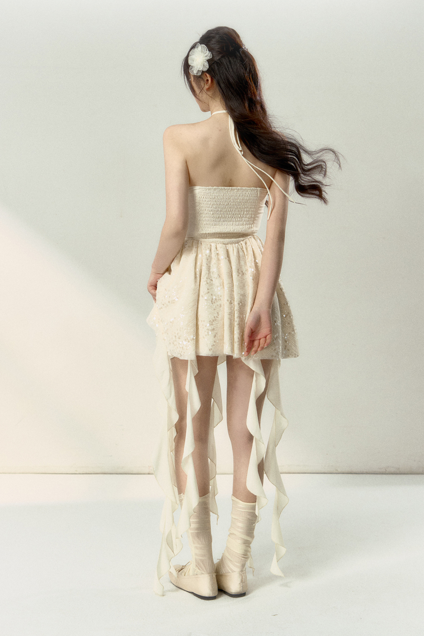 Neckholder-Bankettkleid mit sanftem Pailletten-Ausschnitt