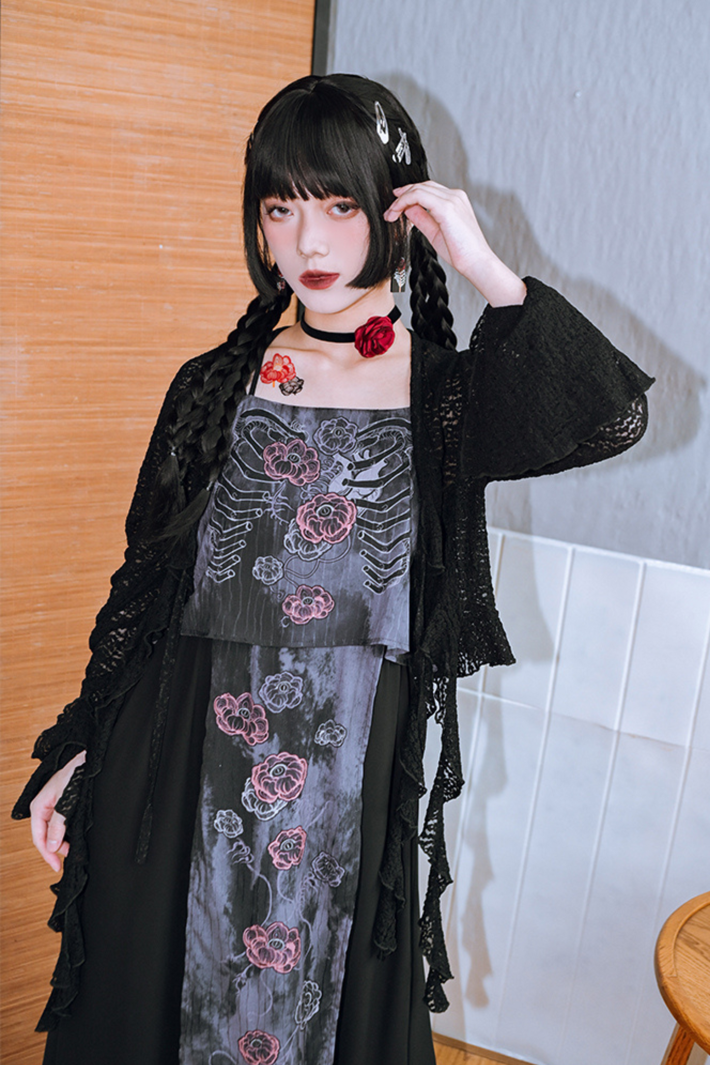 Print Dark Bone Kleid Blumenhalter