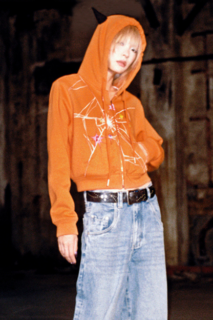 デビルポイントクラックルフード付きショートスウェットシャツ