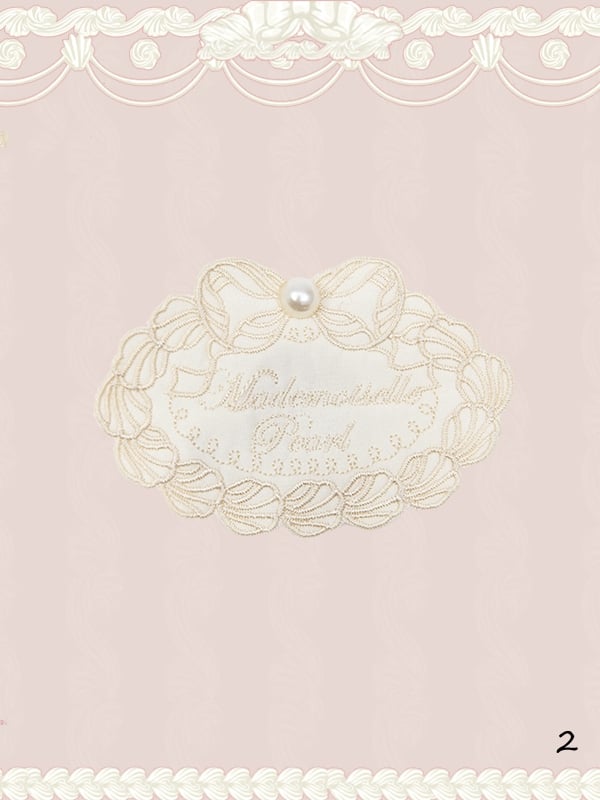 Broche brodée couleur crème