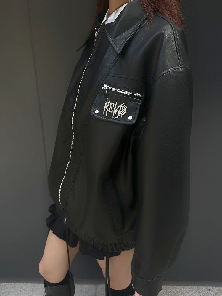 パンクなブラックメタル文字があしらわれたモトジャケット