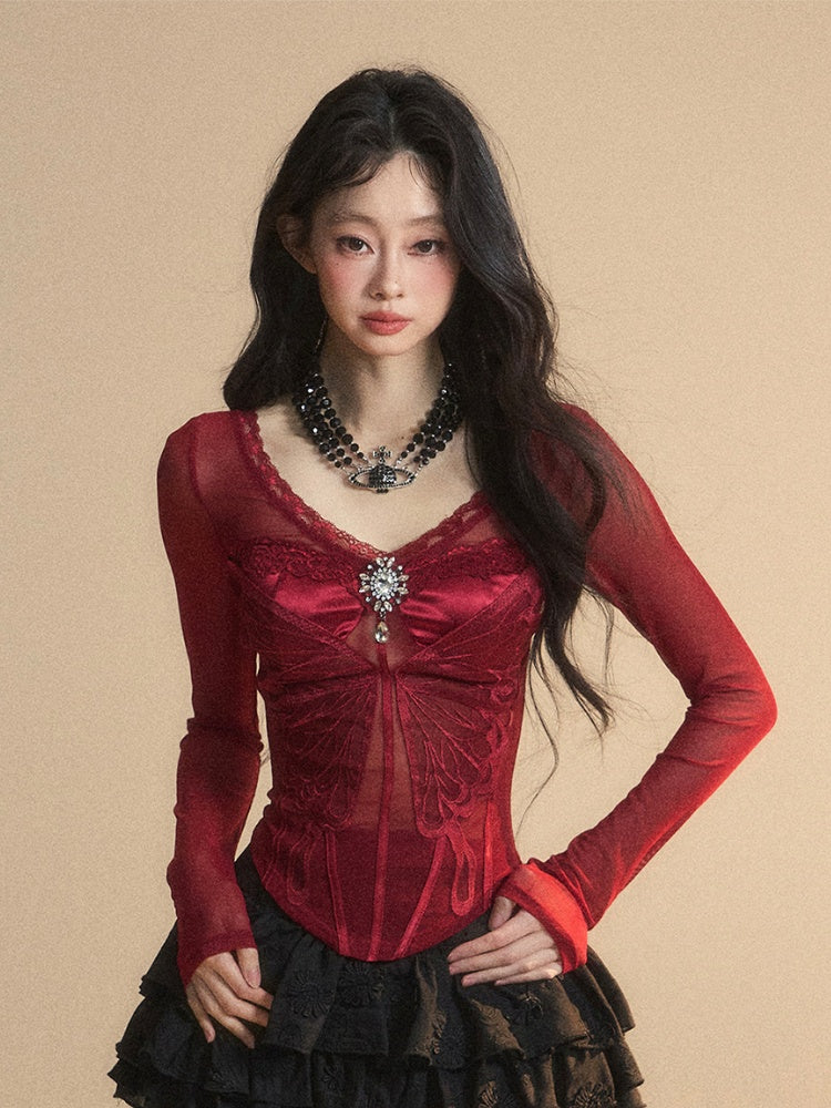 Rotes Top mit V-Ausschnitt und glamouröser Schmetterlingsstickerei mit Strassverzierung