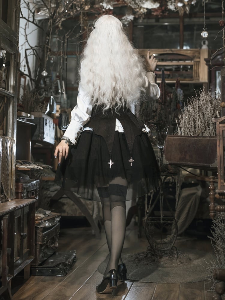 白と黒のゴシックロリータ衣装シャツ + クロスチャーム付きカーブヘムベスト + スパイダーウェブ生地スカートフルセット