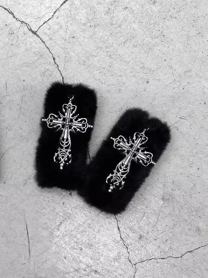 Kei Jirai Plush Black/White Hairclip Cross