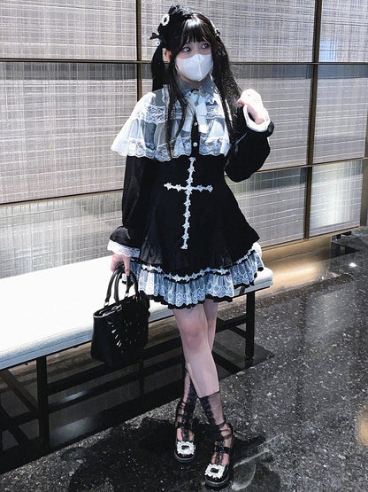 Jirai Kei Bluse im Landminenstil, weiß und schwarz/ganz schwarz, mit Cape-Design aus Spitze