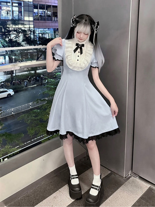 Blau/schwarzes Jirai Kei-Kleid mit Spitzenbesatz hinten und großer Schleife