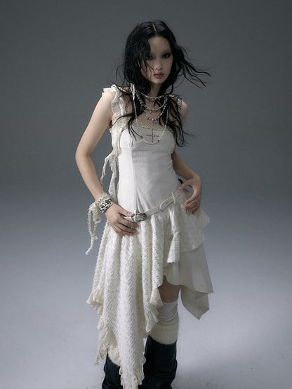 Aprikosenkleid mit Taschentuchsaum und Taillengürtel mit Schnalle