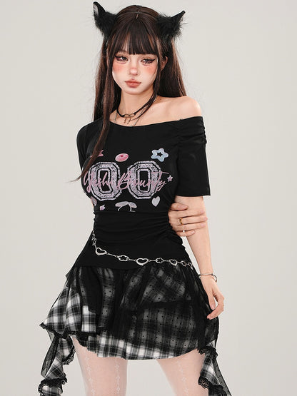 ブラック/ホワイト ルーシュウエスト アシンメトリーネックライン スリムフィット グラフィックTシャツ