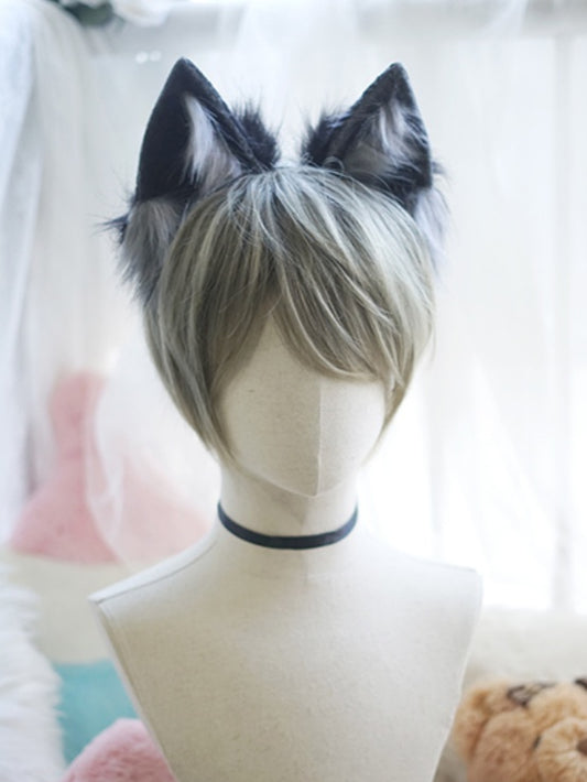 Graugrüne, kurze, glatte Perücke mit Pony