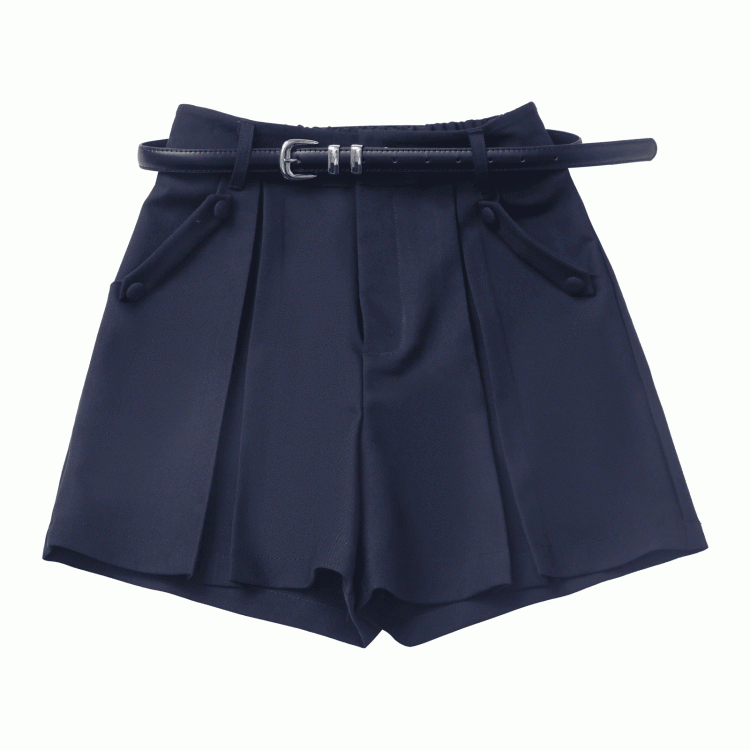 ネイビーブルーのボックスプリーツショーツ（バックルベルト付き）