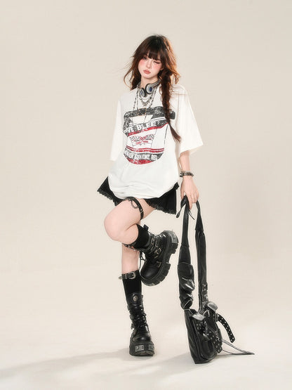 Weißes, lockeres Sport-T-Shirt mit Rundhalsausschnitt und Grafik