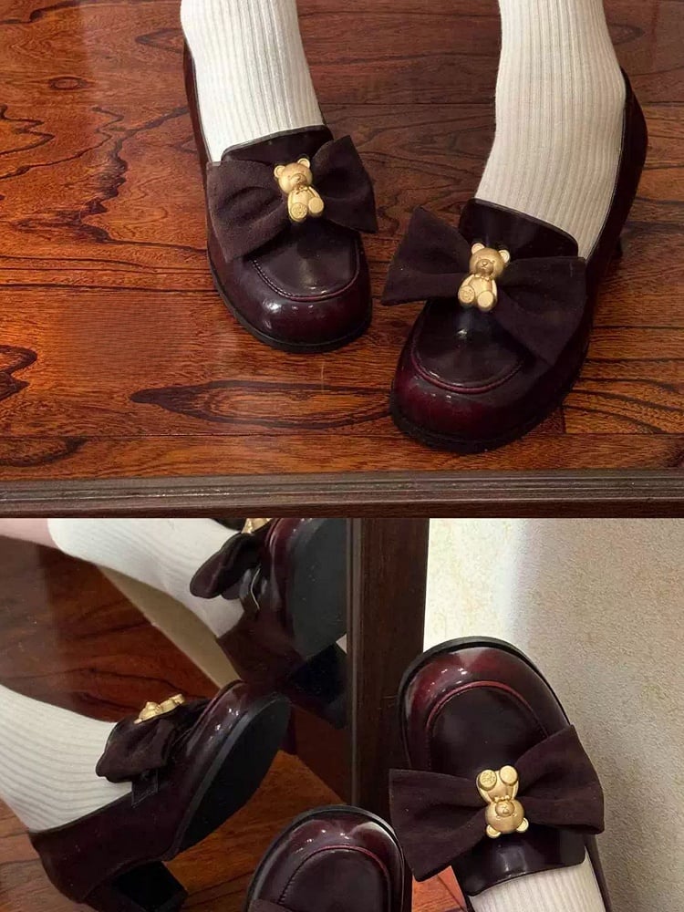 トップローファーベアレッドボウワインで飾られました