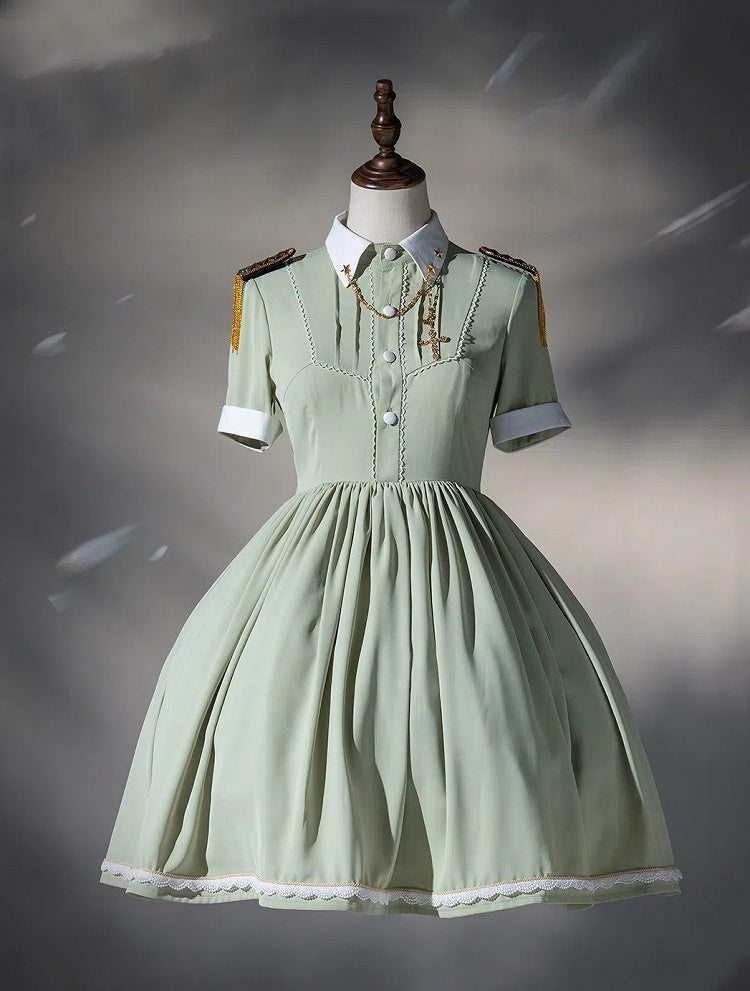 Flatter-Militär und Set, kurze Schürze, grünes Kleid, volle Dienstmädchen-Hülsen, leichte Lolita-Ärmel