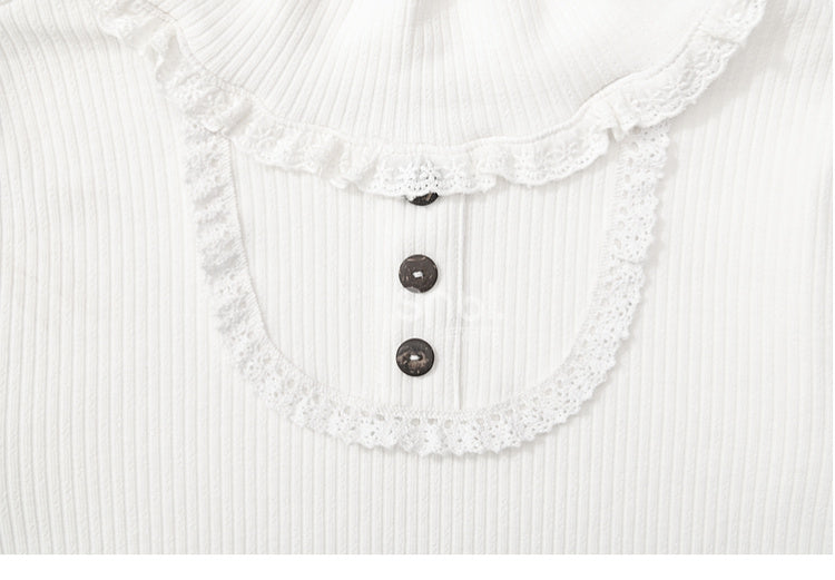 Weißes, hochgeschlossenes, langärmliges Top mit Spitzenbesatz