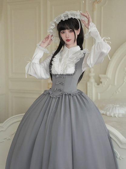 Eleganter Pullover mit Rüschen und Lolita-Rand, grau, gewellt, klassisch, unter dem Rockkleid