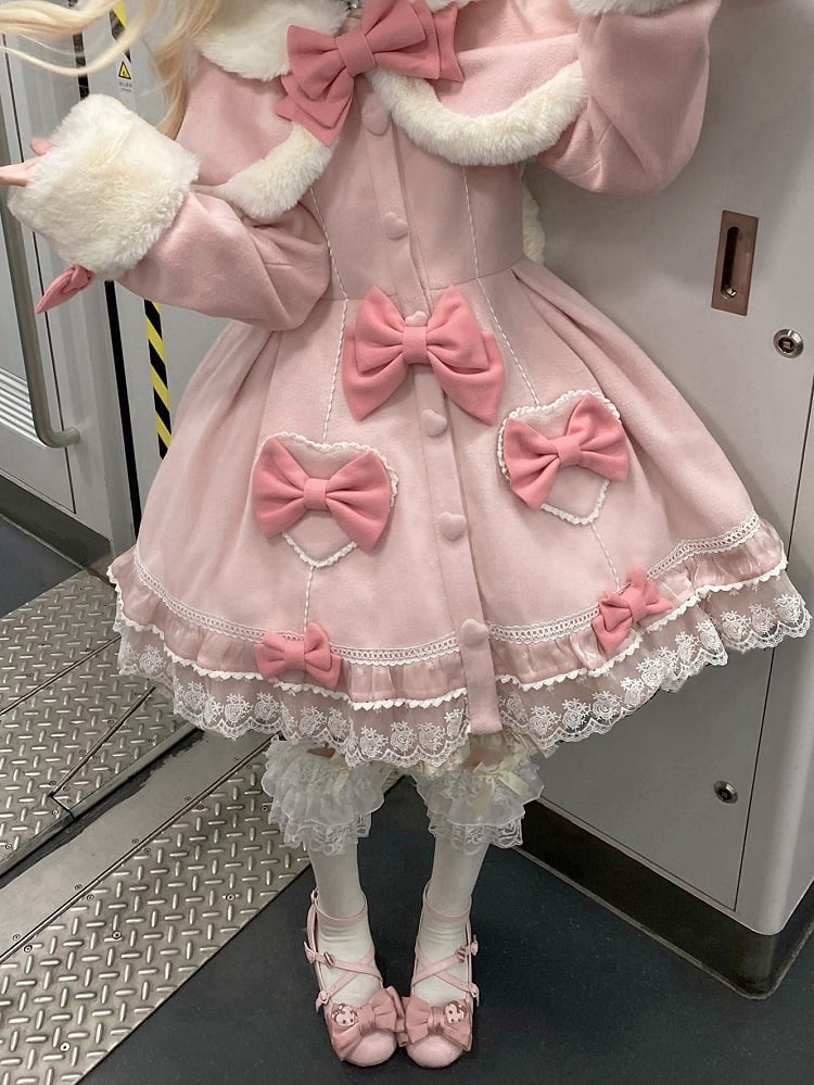 ライトピンクのリボンがアクセントのケープロリータコート（レーストリム付き）