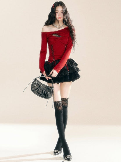 Rotes Stricktop mit Cut-Outs und Schnürung